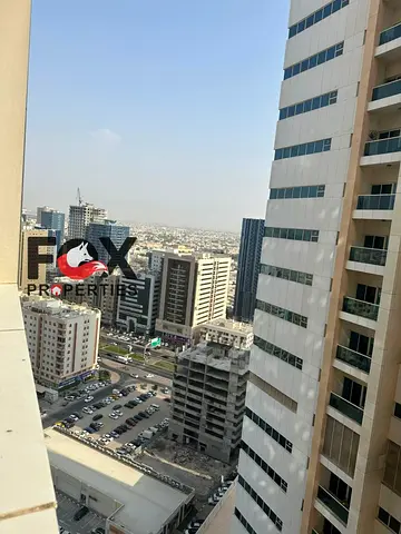 شقة للبيع في عجمان ون تاور 9 موقع مميز قريب من الكورنيش وشارع الشيخ خليفة جاهزة للسكن الفوري داخل برج خدمات متكاملة وموقع حيوي