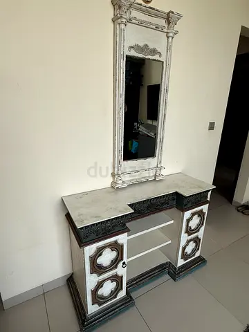 Antique-style White Wooden Dressing Table with Mirror