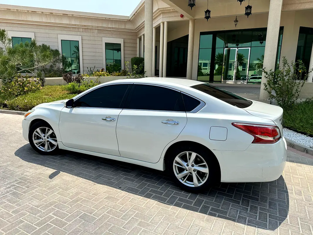 Nissan Altima 2013 — photo 1 of 8