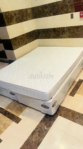 Queen bed with medicated mattress 150x200 — Clean  Good condition