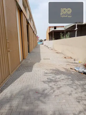New complex in Ajman Industrial Area 1, located behind Day To Day. Warehouse area: 2,750 square feet with a mezzanine. Price: AED 120 per square foot.