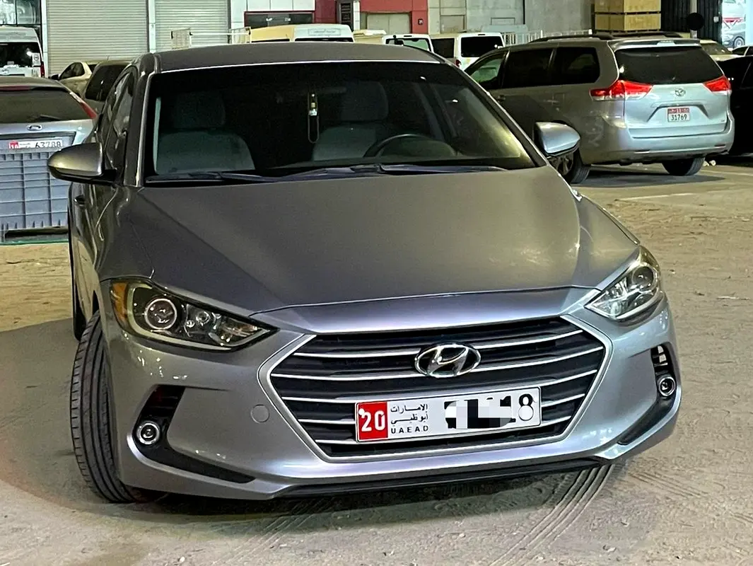 Hyundai Elantra 2017 — photo 1 of 10
