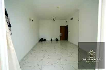 شقة غرفتين وصالة جديدة في الجرف 2، 3 حمامات وبلكونة مميزة، قرب مركز دلتا ومدرسة الأقصى، السعر 45,000 درهم، الدفع 4 أو 6 دفعات، موقع ممتاز جاهزة للسكن