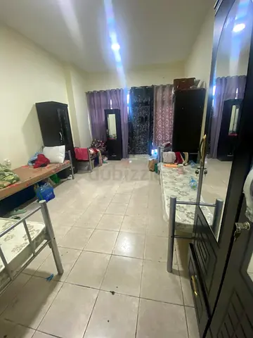 EXECUTIVE FEMALE BED SPACE/ONLY LADIES IN THE FLAT/NON SMOKING/ DAILY CLEANING/ DCC METRO-3 MIN