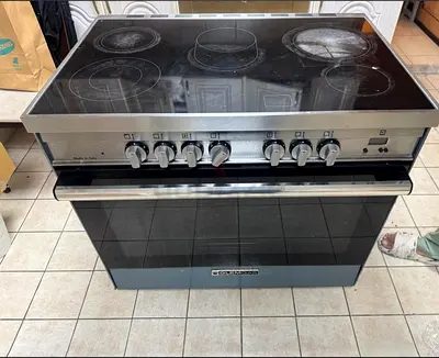 Burner gas cooker with electric oven