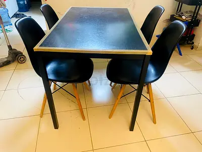 Table with 4 chairs