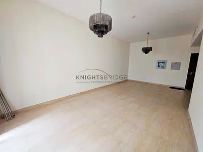 Chiller Free | Closed Kitchen | 1 Min to Metro