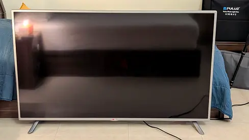 LG 60-Inch Smart LED TV (Model 60LB5820) – For Parts or Repair