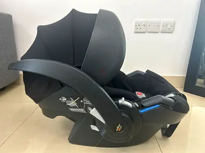Infant Rear-Facing Car Seat with Canopy BabyZen