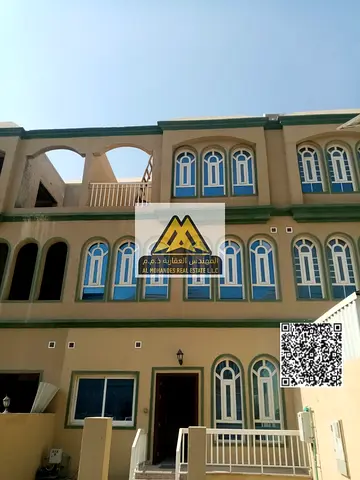 تقع الشقة في منطقة أبتاون بموقع استراتيجي مباشر على شارع الشيخ محمد بن زايد مما يوفر سهولة التنقل إلى دبي والشارقة وقرب من جميع الخدمات الأساسية