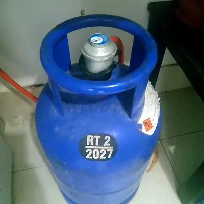 Gas cylinder with regulator and pipe Urgent sale