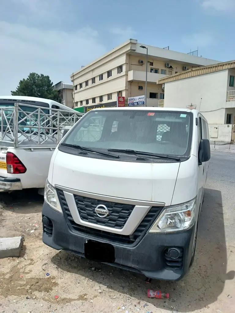 Nissan Urvan 2018 — photo 1 of 9