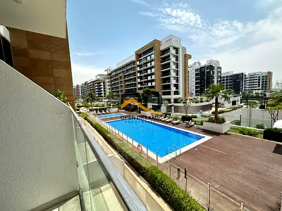 Semi furnished // Pool View // Big Size