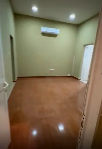 Al Qouz big size room available extra storage