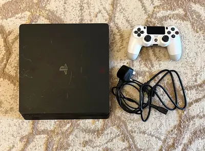 ps4 slim with controller