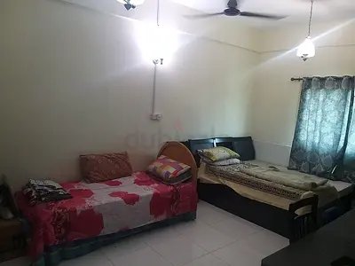 Bed Space available for Executive Bachelor in Dubai Border