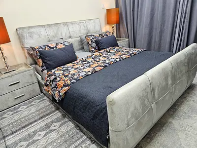 Full bed set THE ONE 7pcs. Excellent condition.