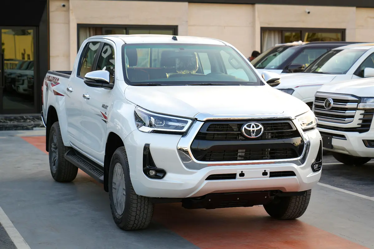 Toyota Hilux 2026 — photo 1 of 20