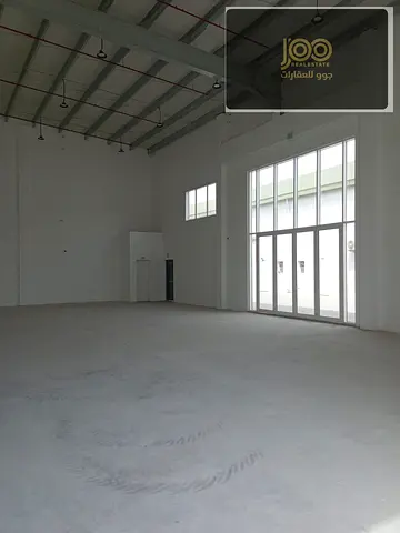 متاح للايجار بالجرف الصناعيه 1 شوروم مساحه 4400 كهرباء 25 كيلوات