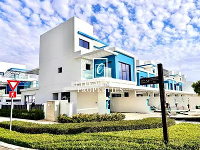 End Corner 5 bed TH + maids | Close to amenities