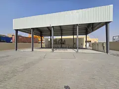 A compound with an open warehouse, 5 workers' rooms, and a showroom, with an area of ​​15,00