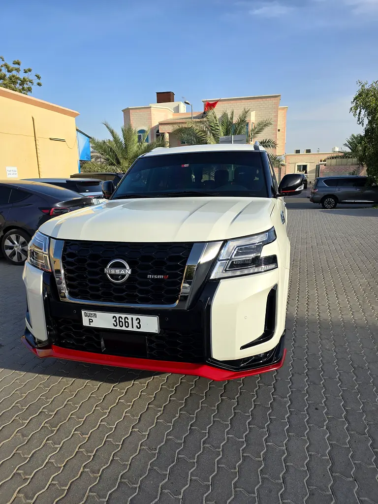Nissan Patrol 2013 — photo 1 of 6