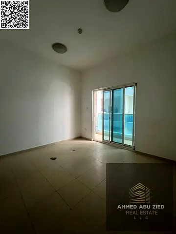 موقع مميز | غرفتين نوم (1 ماستر) | 2 بلكونة باطلالة مفتوحة | صاله منفصله | مطبخ مغلق | 2 حمام | تكييف مركزي | بجوار السفير مول و مقابل جراند مول