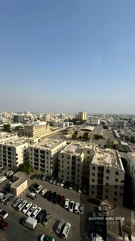 شقة غرفتين وصالة مفروشة بالكامل للإيجار السنوي في النعيمية 2 – سيتي تاور، موقع مميز وإطلالة مفتوحة، السعر 40,000 درهم، الدفع 4 دفعات، التأمين شيك، جاه