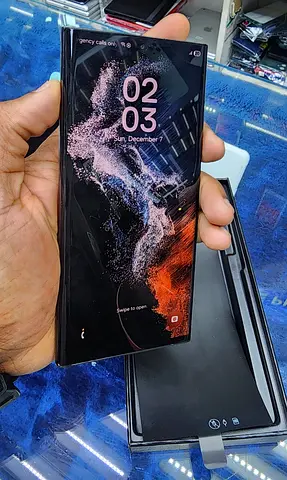 Brand new condition 0% scratch  Samsung Galaxy S22 ultra 256 box pcs Aed 1590/- 00971562582358