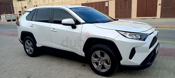A PEARL WHITE TOYOTA RAV4 EX 2024 GCC SPEC (ACCIDENT FREE ORIGINAL PAINT PERFECT CONDITION)