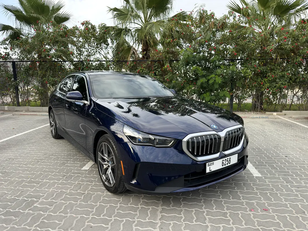 BMW i5 2024 — photo 1 of 13