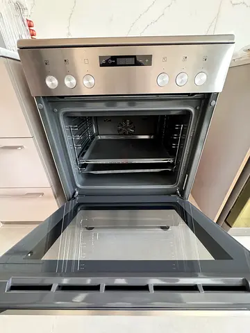 Stainless steel electric cooker and oven in good condition. Siemens HK8Q3A150M Ceramic Cooker 60cm