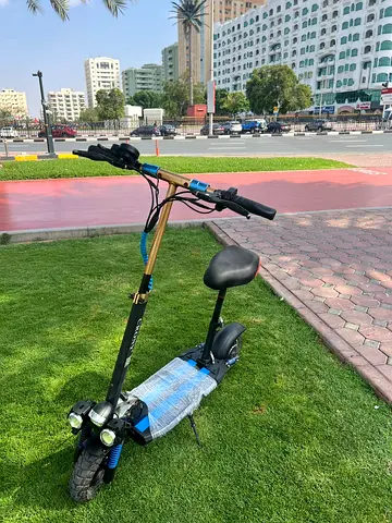 Electric scooter with seat — used, good condition