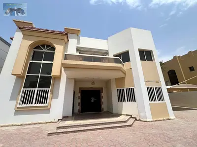 فيلا مميزة بفخامتها و مساحتها للايجار بعجمان المؤيهات قريبة من الشروق مول 4 غرف 6 حمام مطبخ رئيسي مع مطبخ تحضيري باركن مغطي حوش كبير