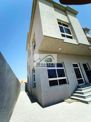 Al Zahya Ajman: Corner Villa 6 Master Bedrooms Hall and Majlis with AC For Rent