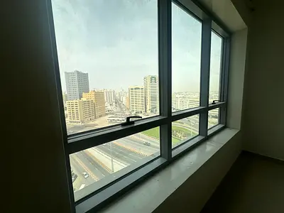 شقة غرفتين وصالة للايجار السنوى | إطلالة مفتوحة | 3 حمامات | مطبخ منفصل | بلكون | تشطيب راقٍ قرب شارع الوحدة قريب من جميع الخدمات