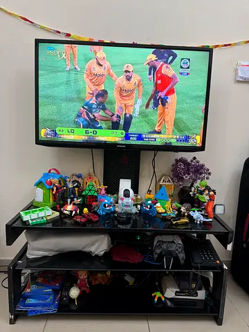 Samsung 43” Inch LED LCD With TV Trolly Stand