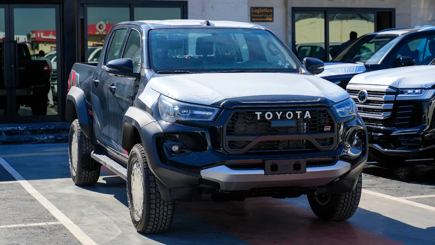 Toyota Hilux 2026 — photo 1 of 20
