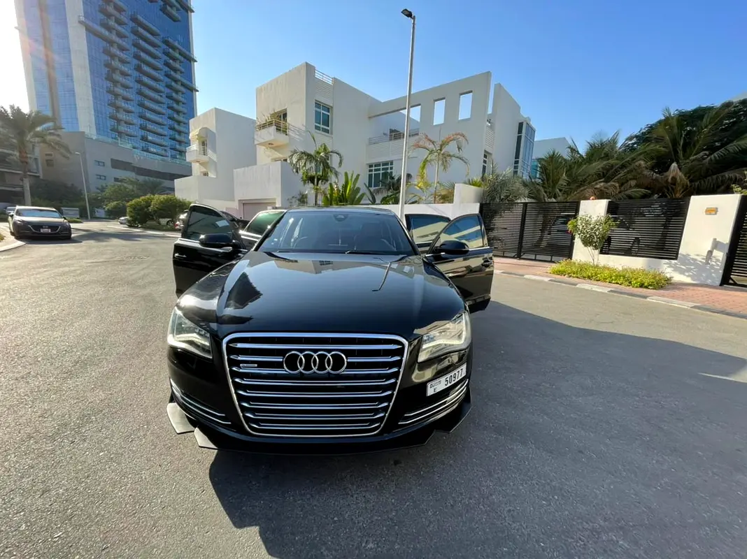 Audi A8 2011 — photo 1 of 20