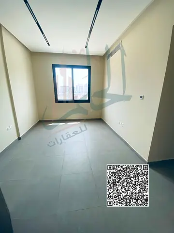 يبدو أنك تعرض شقق للإيجار السنوي في بناية جديدة (أول ساكن) في منطقة الجرف 3. هذا نص مُرتّب يمكنك استخدامه للإعلان:  🏢 **للإيجار السنوي – بناية جديدة