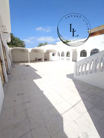 SPACIOUS VERY BIG7 BHK VILLA JUST 130K TWO PORTIONS TWO KITCHENS COURT YARD AREA READY TO MOVE