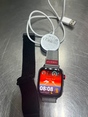 Huawei Fit 4 watch, almost new, with original charger and extra strap.