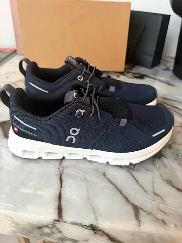 On Cloud child’s running shoes, size US 3.5 / EU 35.5 BRAND NEW
