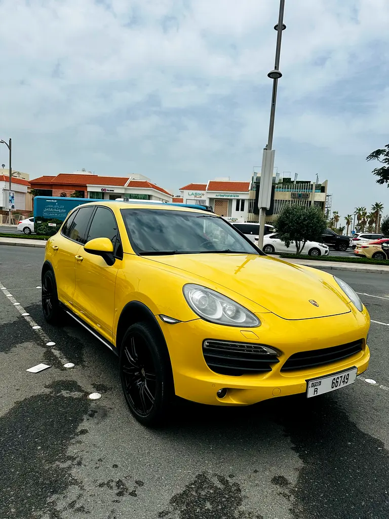 Porsche Cayenne 2011 — photo 1 of 7