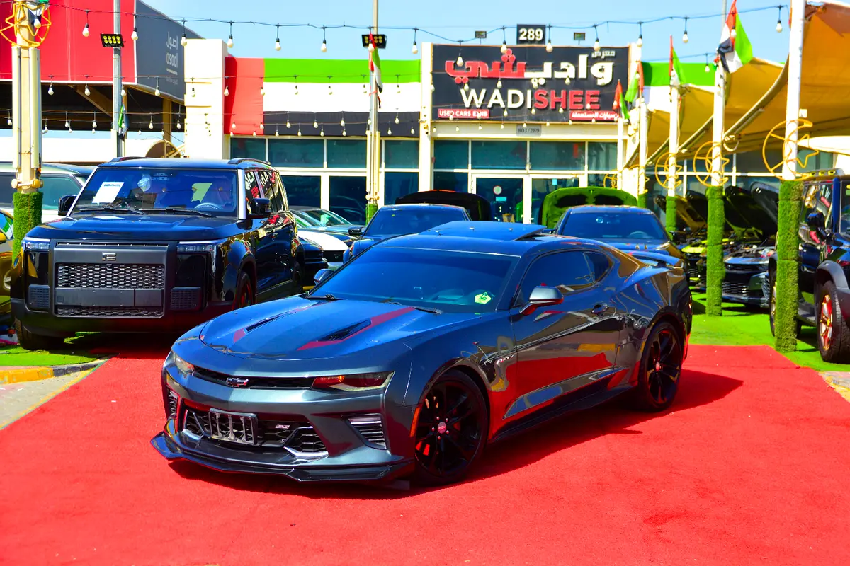Chevrolet Camaro 2017 — photo 1 of 19