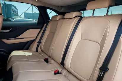 2019 Jaguar F-PACE photo 12