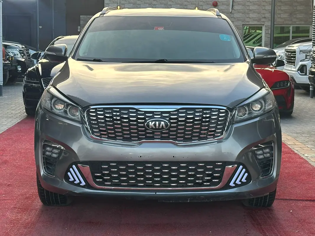 Kia Sorento 2016 — photo 1 of 18