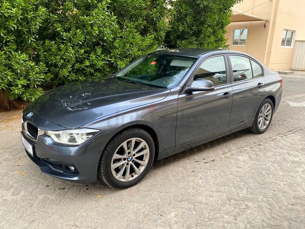320i