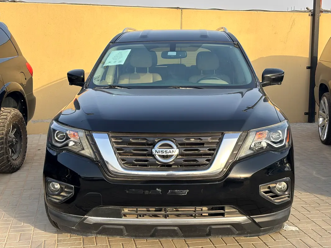 Nissan Pathfinder 2019 — photo 1 of 9