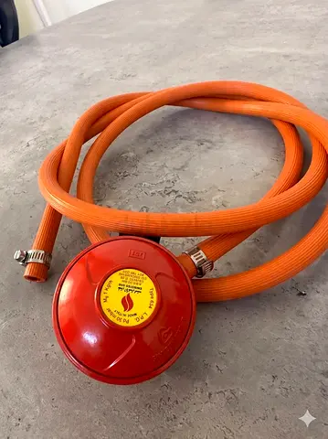 Gas Cylinder Regulator with Hose (Used)